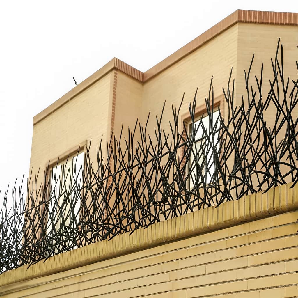 حفاظ روی دیوار با پوشش ضد زنگ فلز