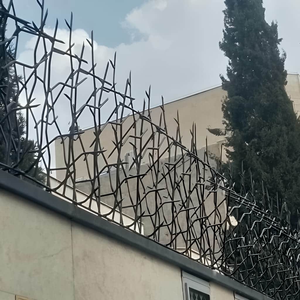 حفاظ دیواری با شاسی فلزی مقاوم