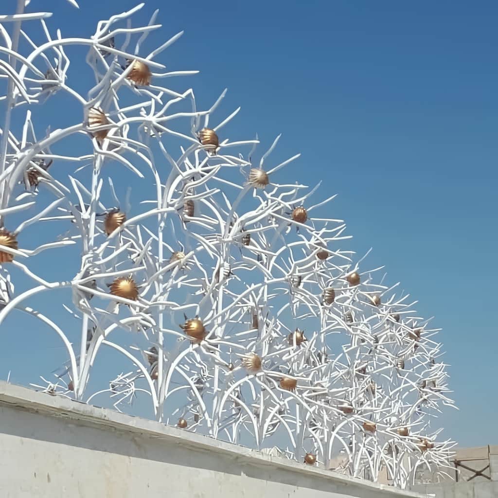 حفاظ روی دیوار با نصب محکم روی تاج دیوار