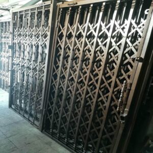 اهمیت درب آکاردئونی برای امنیت ورودی آپارتمان