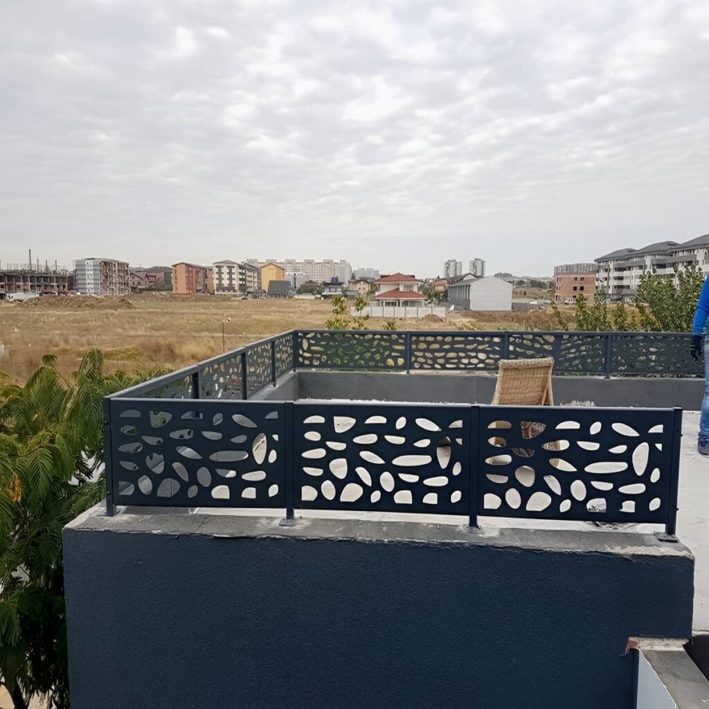 نصب نرده سی ان سی روی بالکن نصب نرده سی ان سی روی بالکن