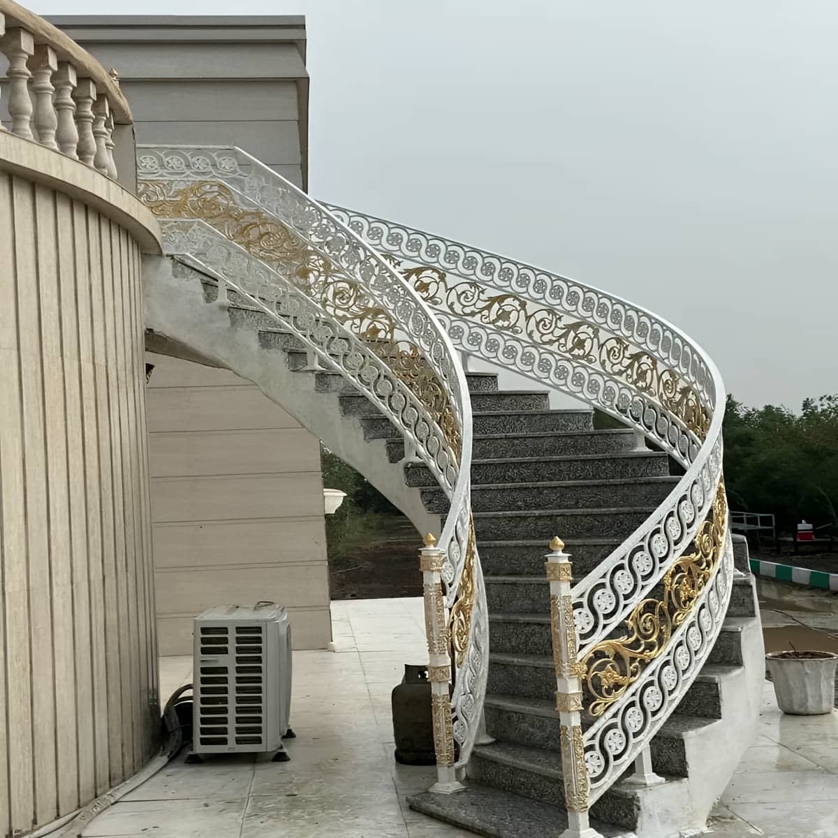 پله آهنی مستقیم با ورق آجدار