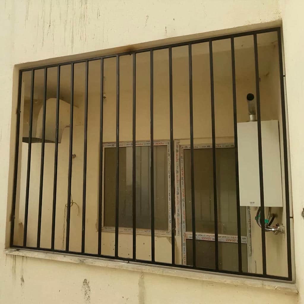 حفاظ پنجره فلزی با رنگ مقاوم روی پروفیل