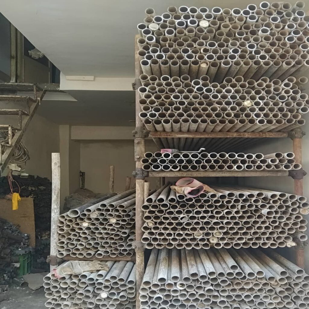 نصب لوله داربست برای پروژه ساختمانی