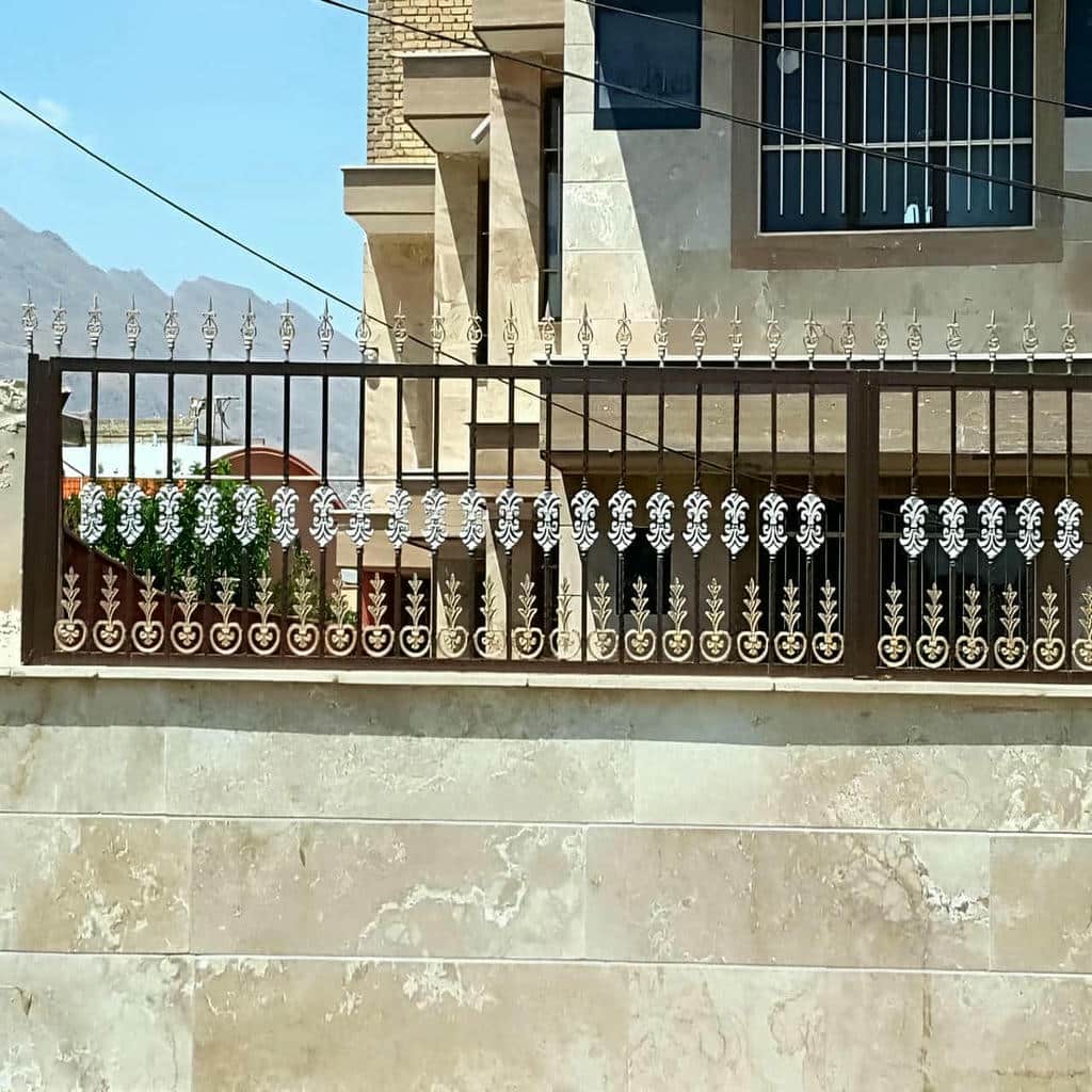 حفاظ دیواری با رنگ مقاوم روی فلز