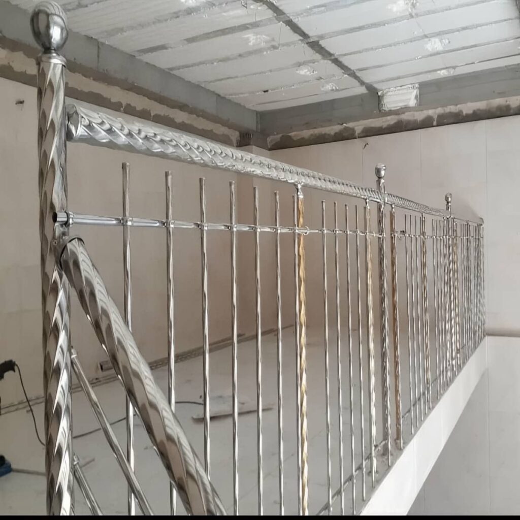 قیمت نرده استیل بر اساس مدل و متریال