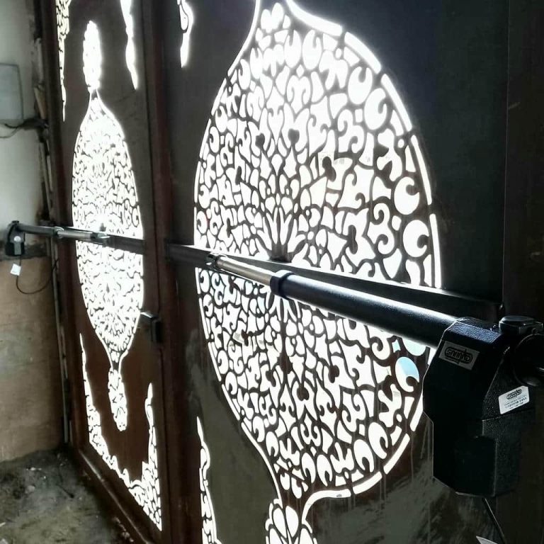 مهم ترین عوامل اثرگذار بر قیمت جک درب پارکینگی