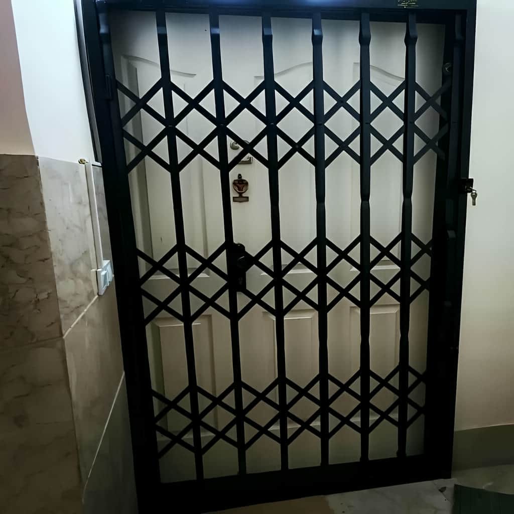 خرید حفاظ آکاردئونی آهنی سه لوزی برای ورودی