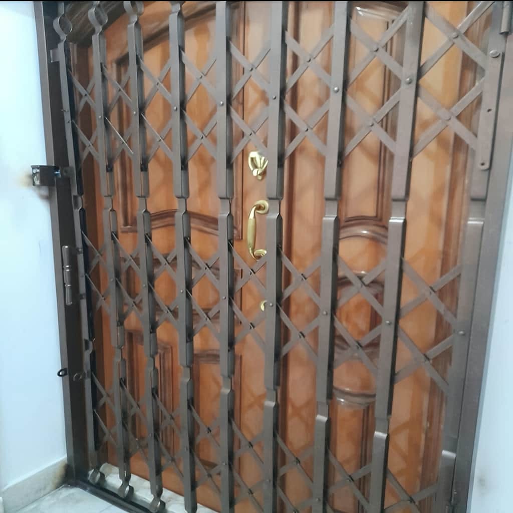 نصب حفاظ آکاردئونی آهنی سه لوزی با ریل تراز
