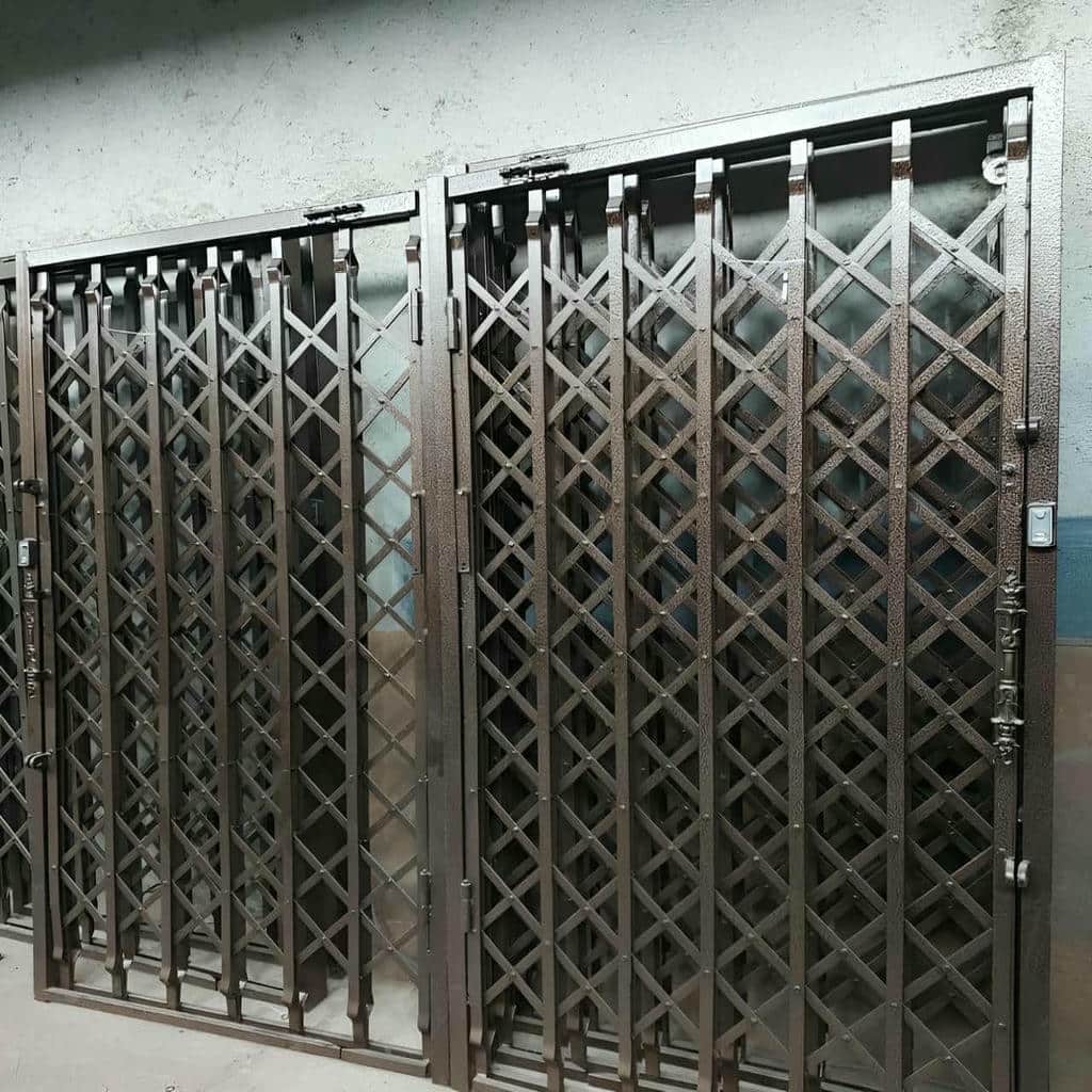 مشاوره انتخاب حفاظ درب ضد سرقت فلزی