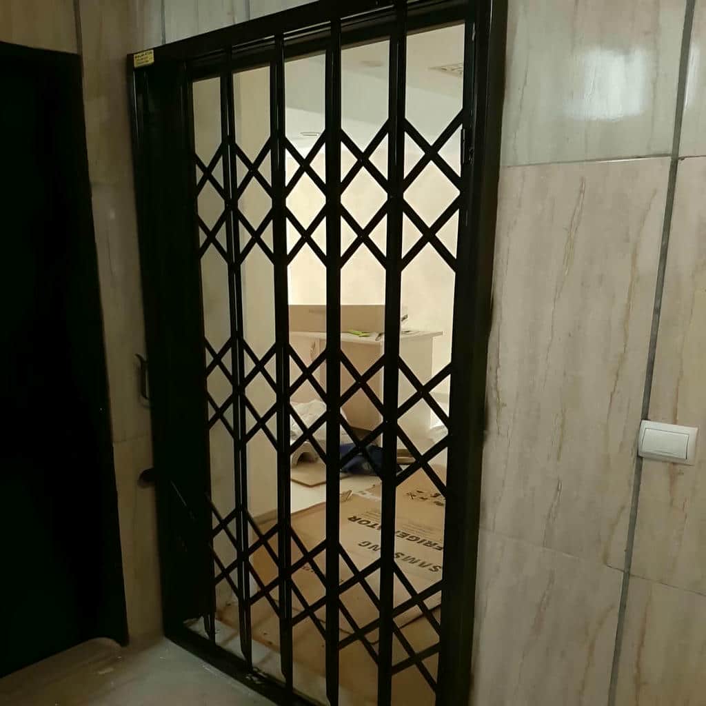 سفارش حفاظ آکاردئونی دو جداره ورودی با قفل مخفی