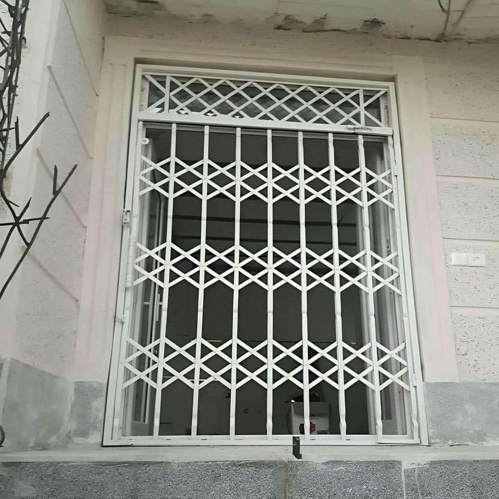 اجرای درب آکاردئونی سلطنتی گل دار برای دهانه عریض
