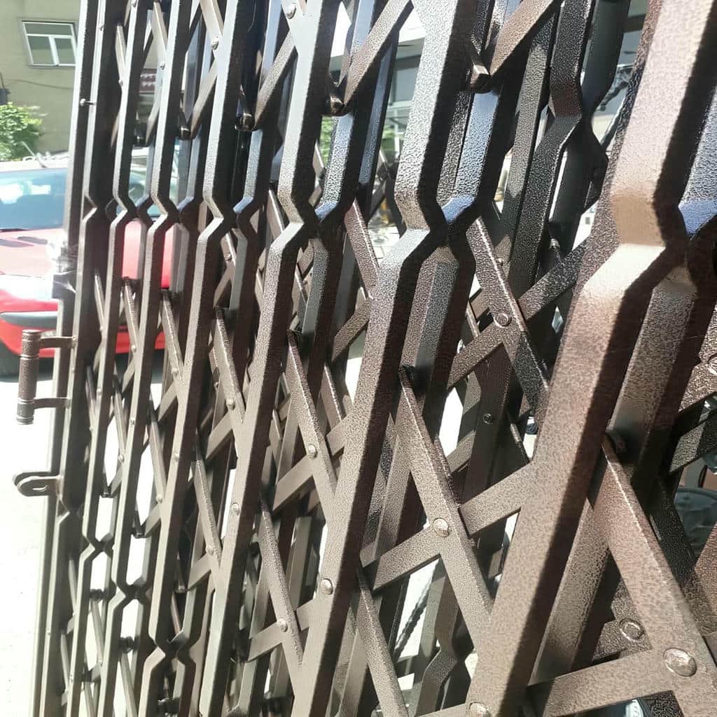 ساخت درب حفاظ فلزی ورودی واحد با پروفیل تقویتشده