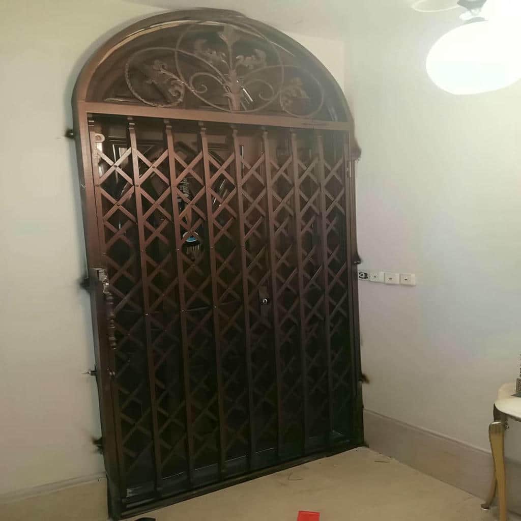 فروش درب آکاردئونی سلطنتی گل دار با رنگ کورهای