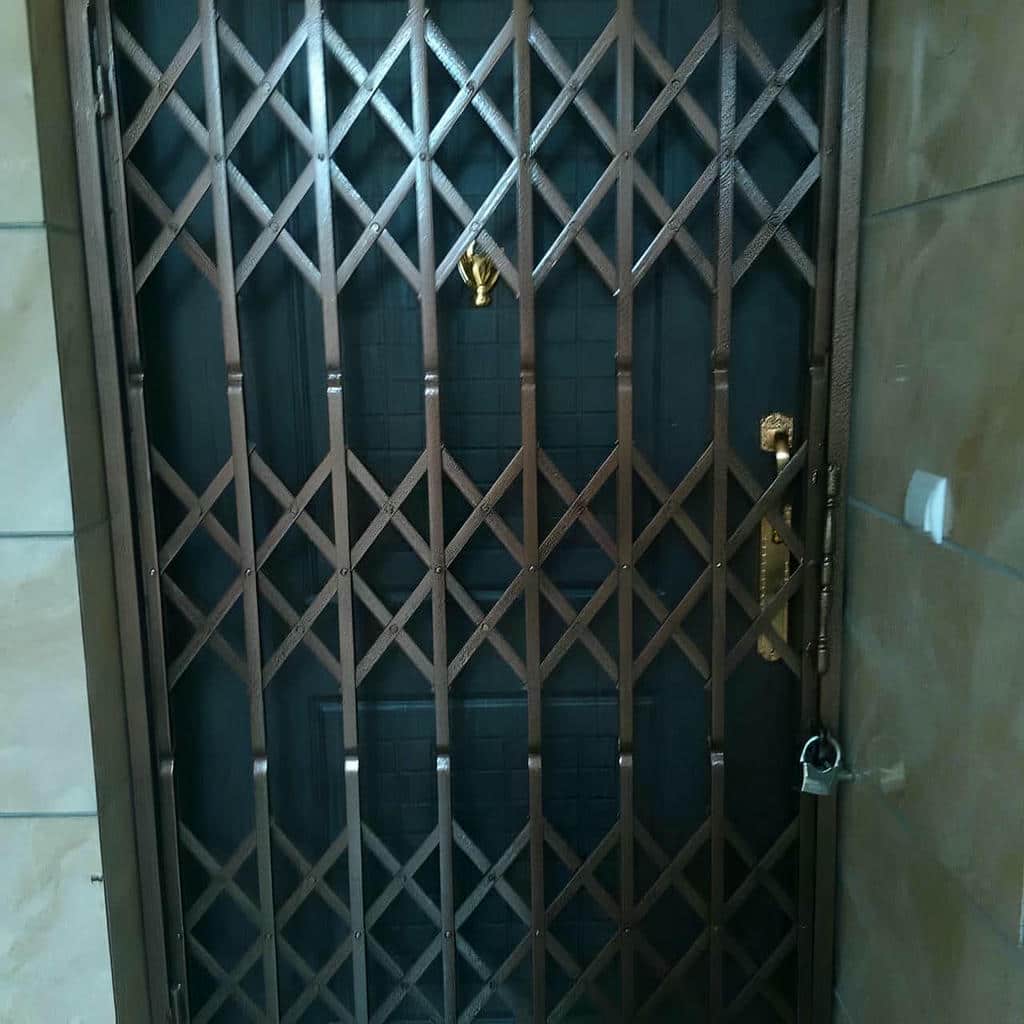 خدمات اندازه‌گیری درب آکاردئونی شیک قفل دار