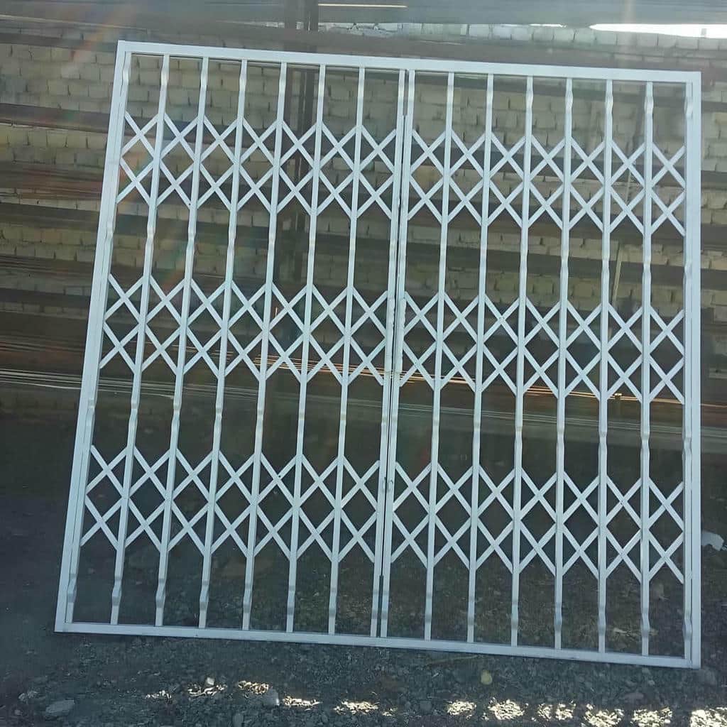قیمت درب آکاردئونی سلطنتی گل دار بر اساس سفارش