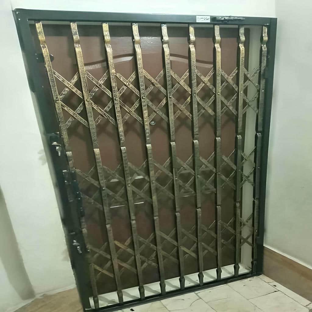 نصب درب آکاردئونی شیک قفل دار با ریل تراز