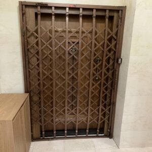 13 مدل درب آکاردئونی سلطنتی گل دار