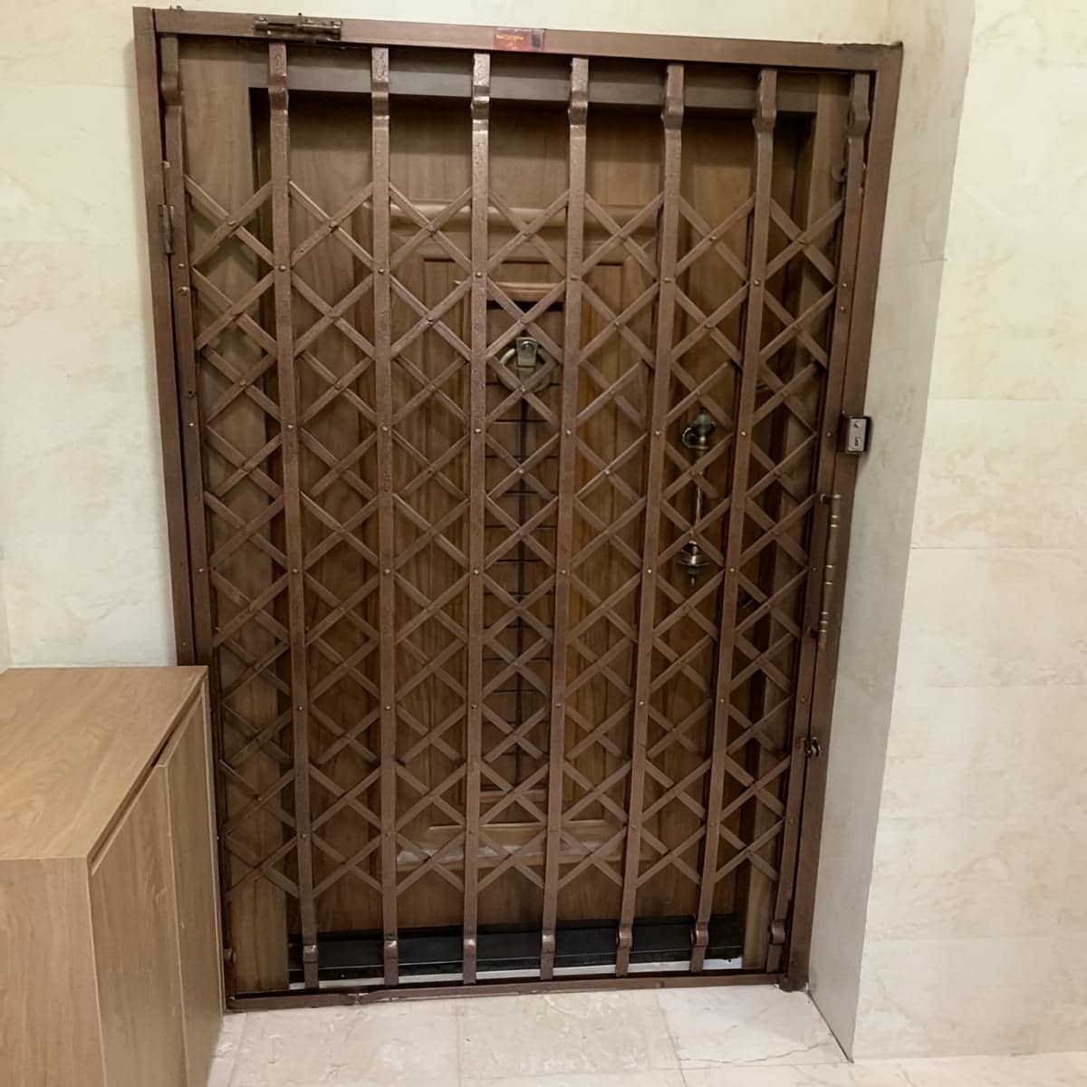 13 مدل درب آکاردئونی سلطنتی گل دار