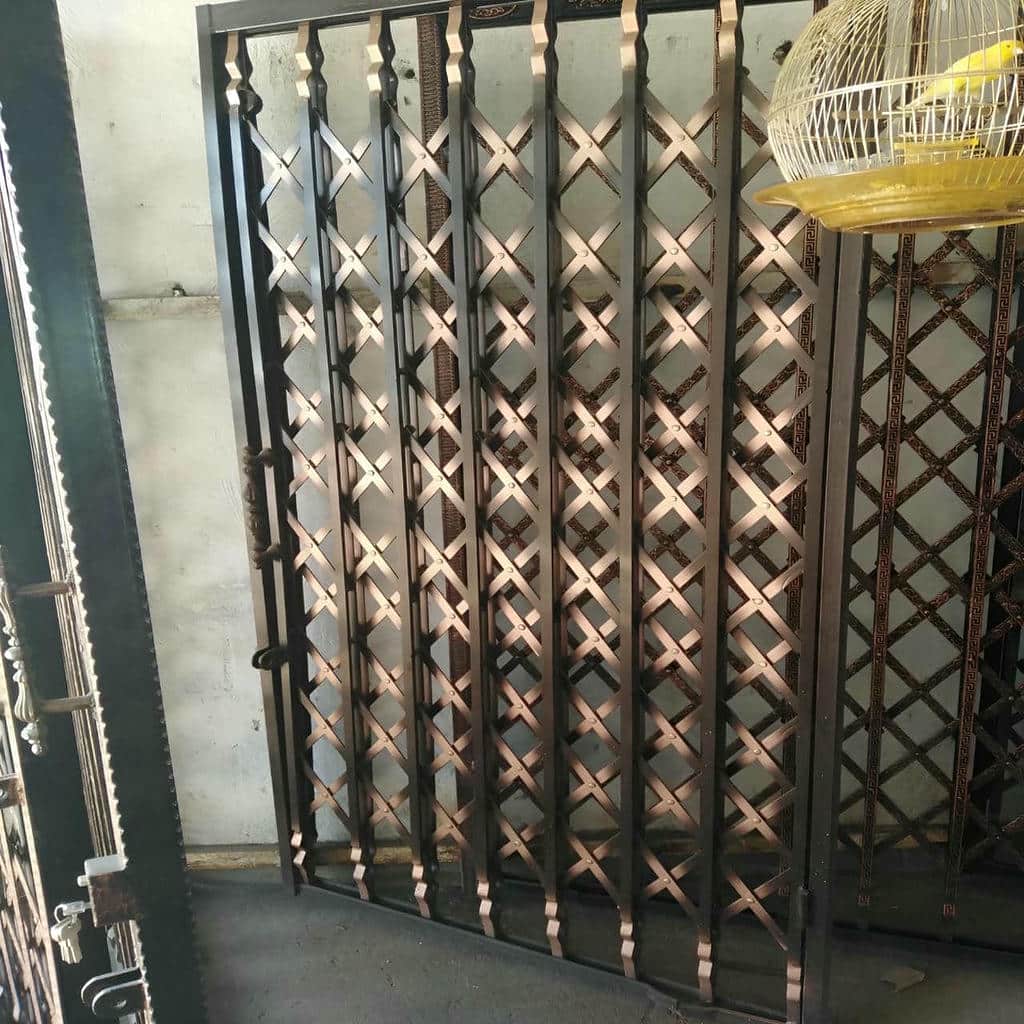 تولید درب آکاردئونی سلطنتی گل دار با قاب تزئینی