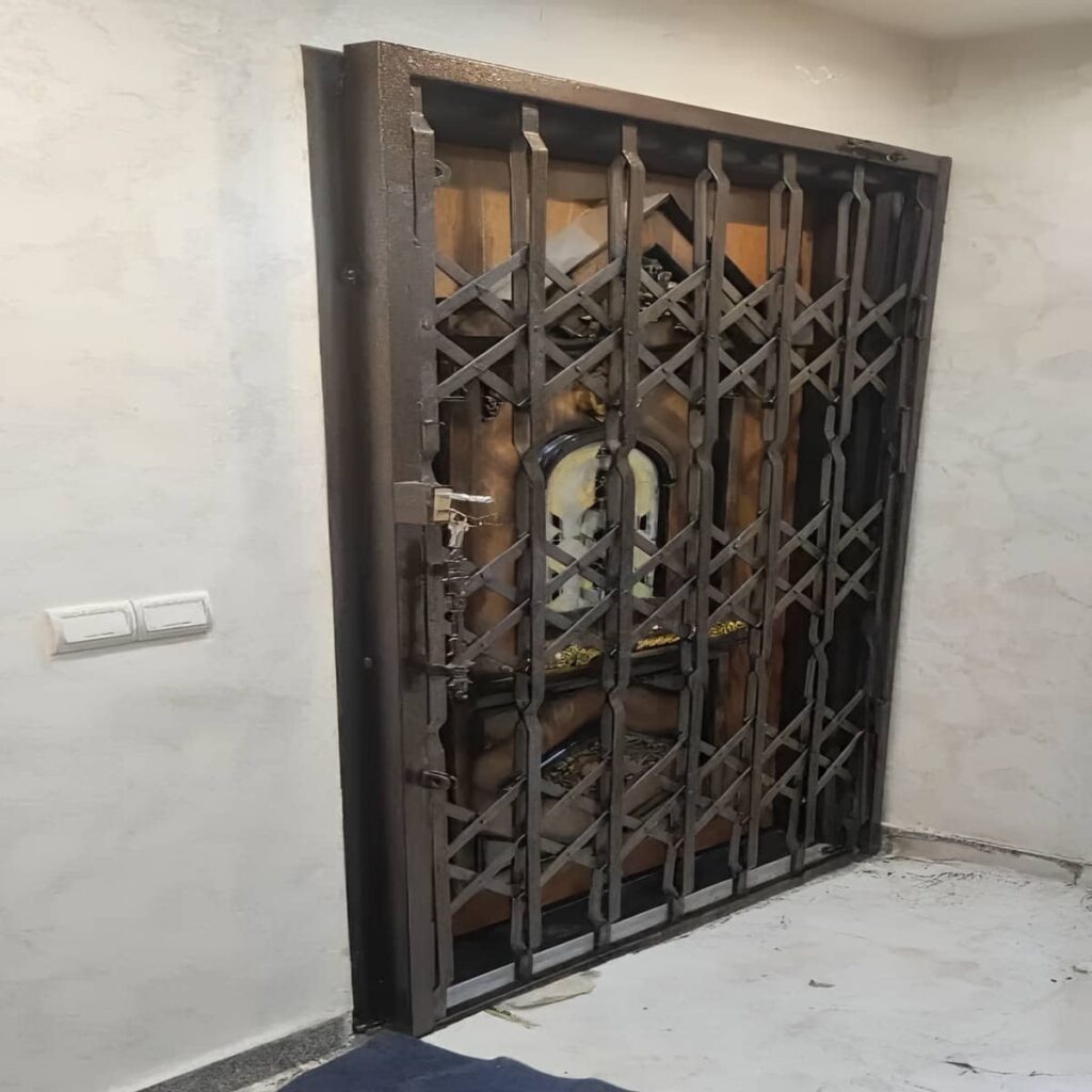 سفارش حفاظ پشت درب آپارتمان ریلی با حرکت تک‌جهته