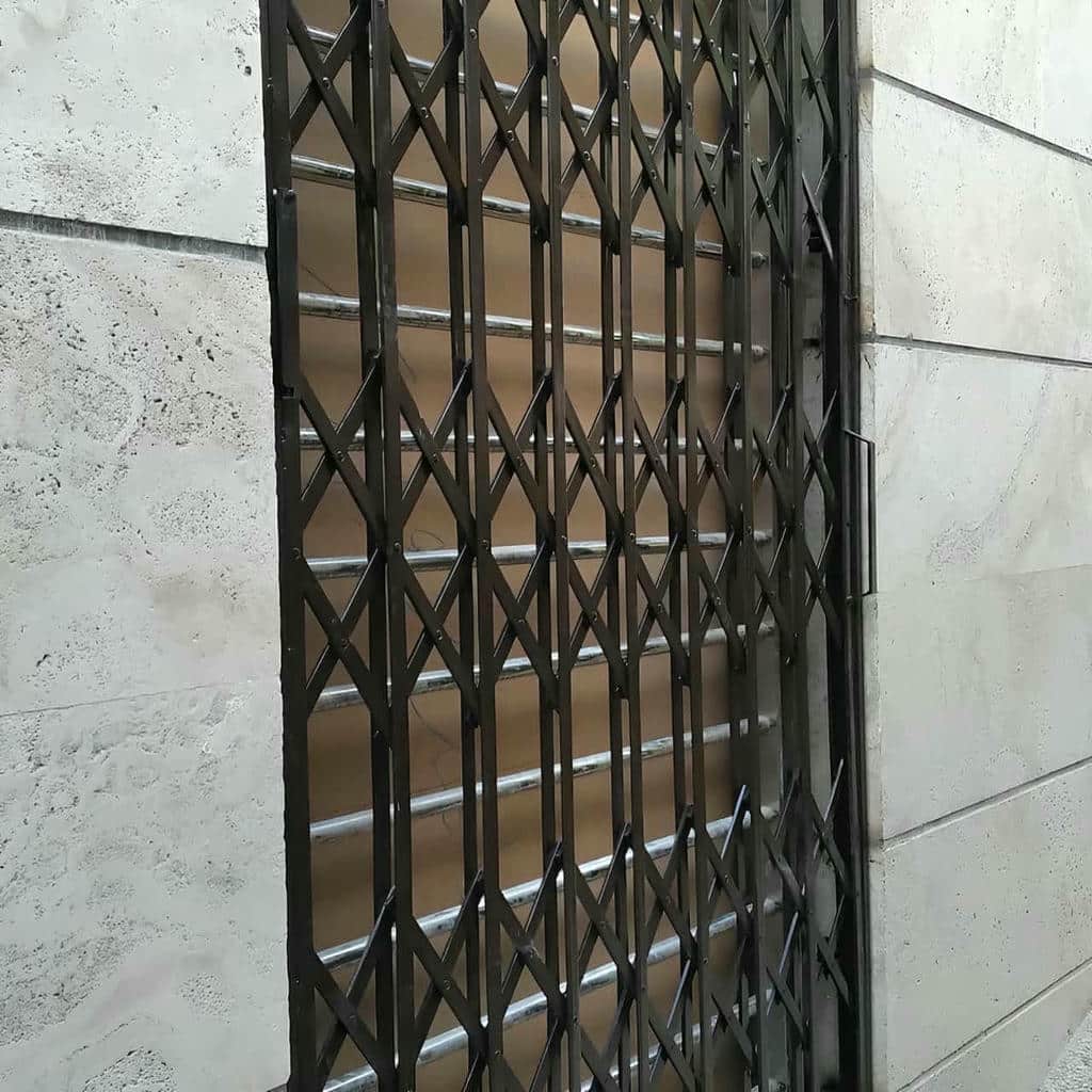 خدمات اندازه‌گیری درب آکاردئونی سلطنتی گل دار