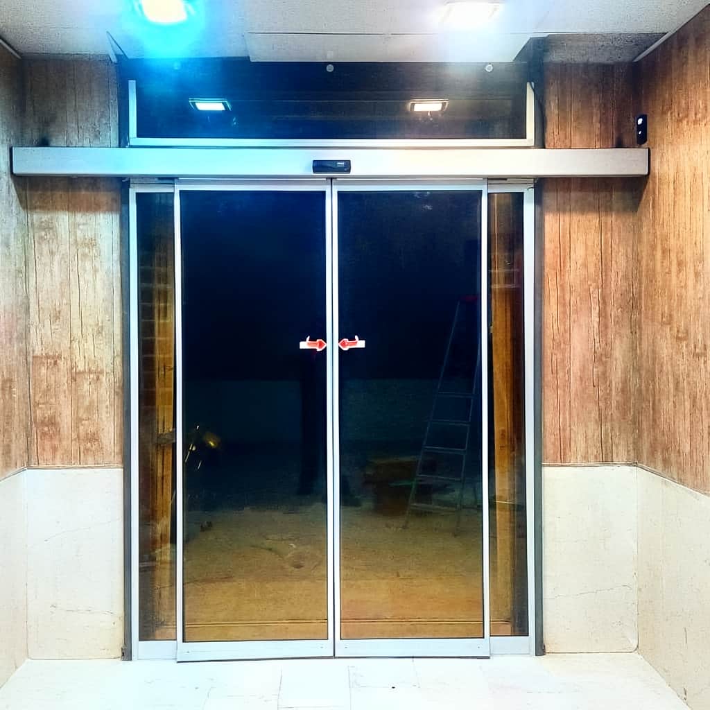 مشاوره انتخاب درب اتوماتیک شیشه ای فروشگاهی پرتردد