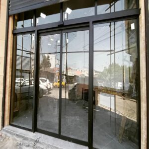 9 نمونه درب شیشه ای اتوماتیک کشویی دو لت
