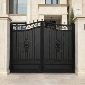 6 مدل درب حیاط مشکی طلایی