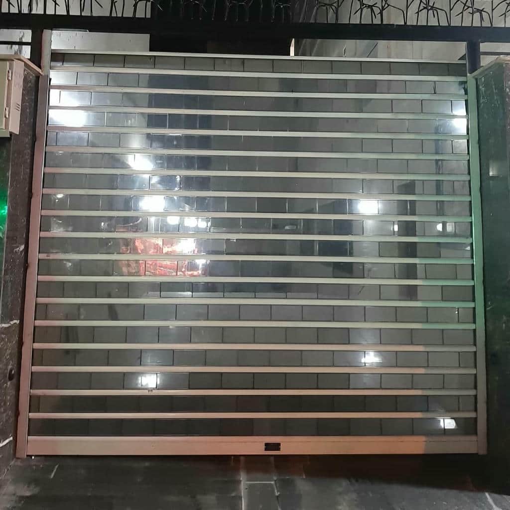 قیمت کرکره برقی مدرن نمای تجاری طرح چوب