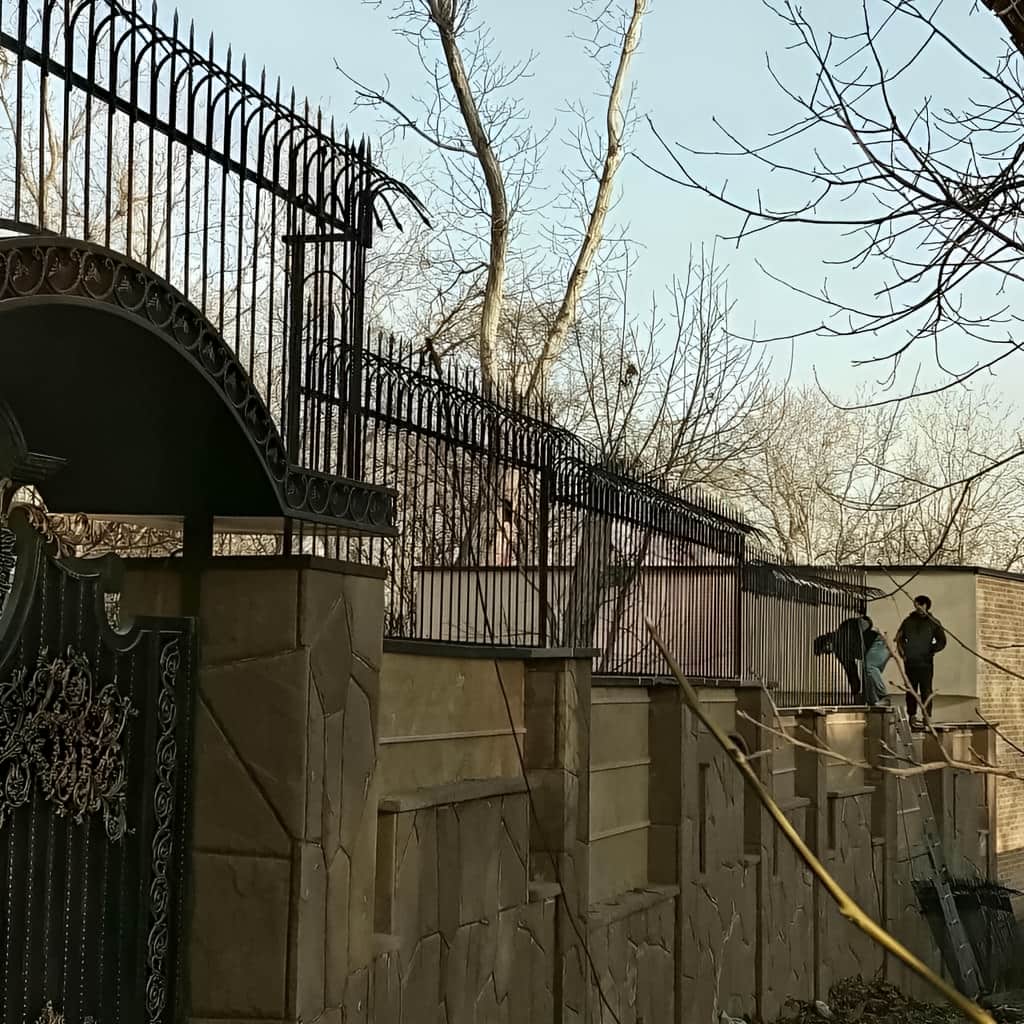 خرید حفاظ سرنیزه ای دیوار حیاط مدل کلاسیک