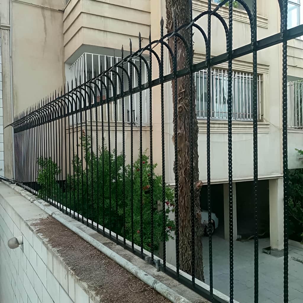 فروش حفاظ دیوار کلاسیک سرنیزه تاج‌دار