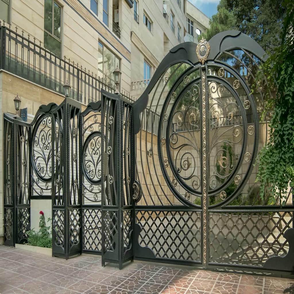 سفارش درب ویلایی باغچه دار ورودی کلاسیک