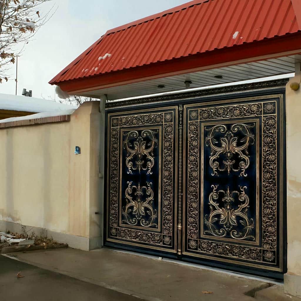 تفاوت کاربرد درب حیاط ورودی محوطه مشبک و تمام‌پوش