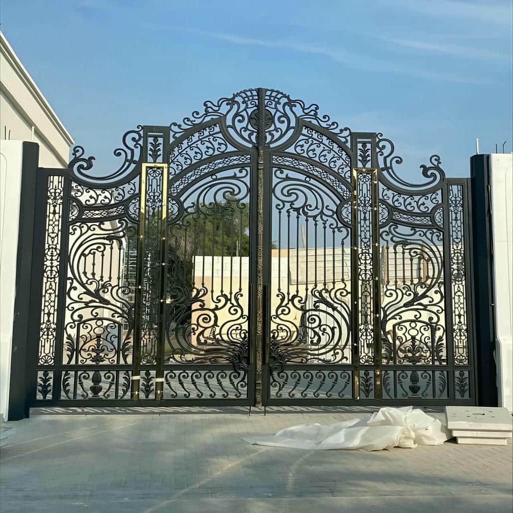 سفارش درب فلزی CNC حیاط با قاب چندبخشی
