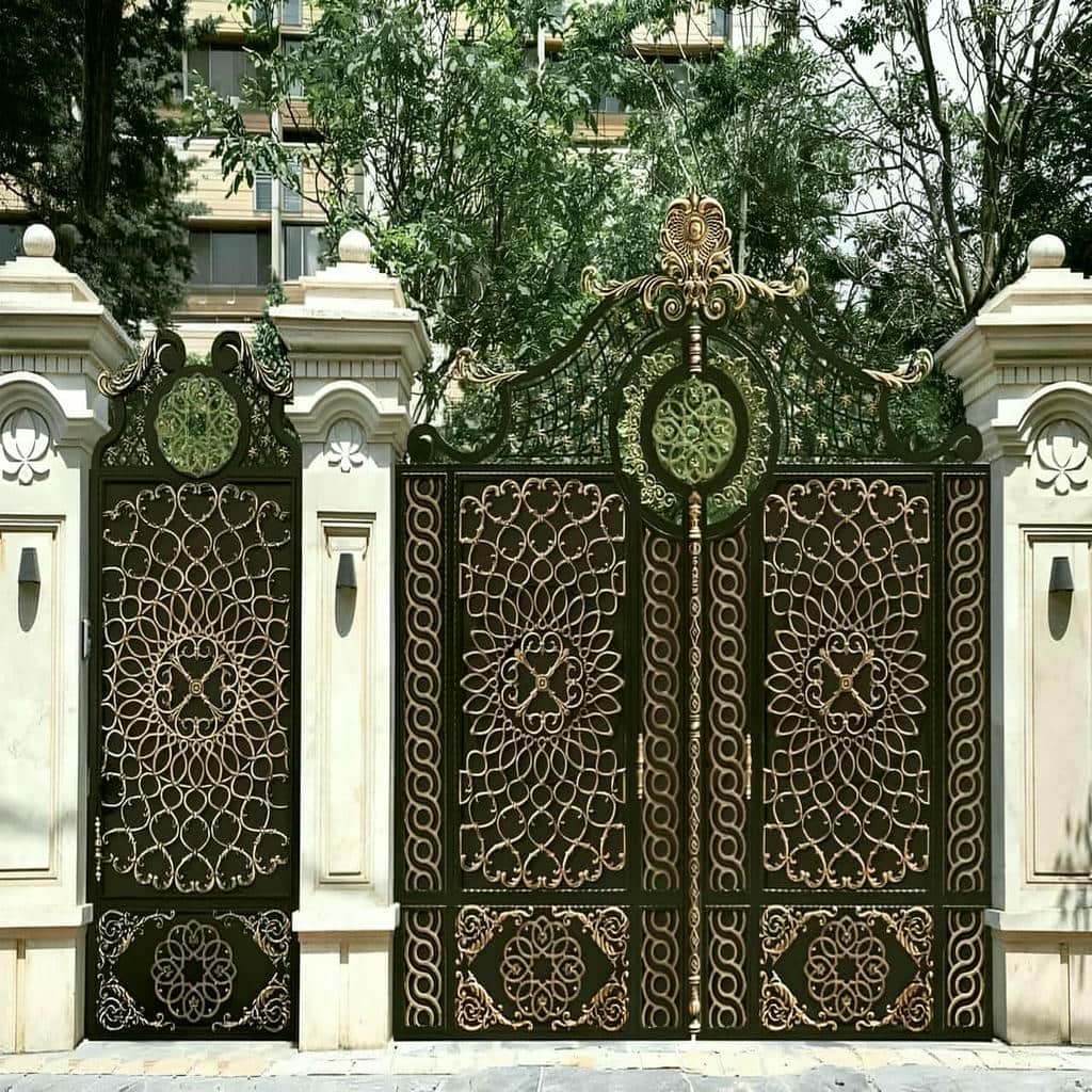 تفاوت کاربرد درب حیاط نمای آجری قوسی و چهارگوش