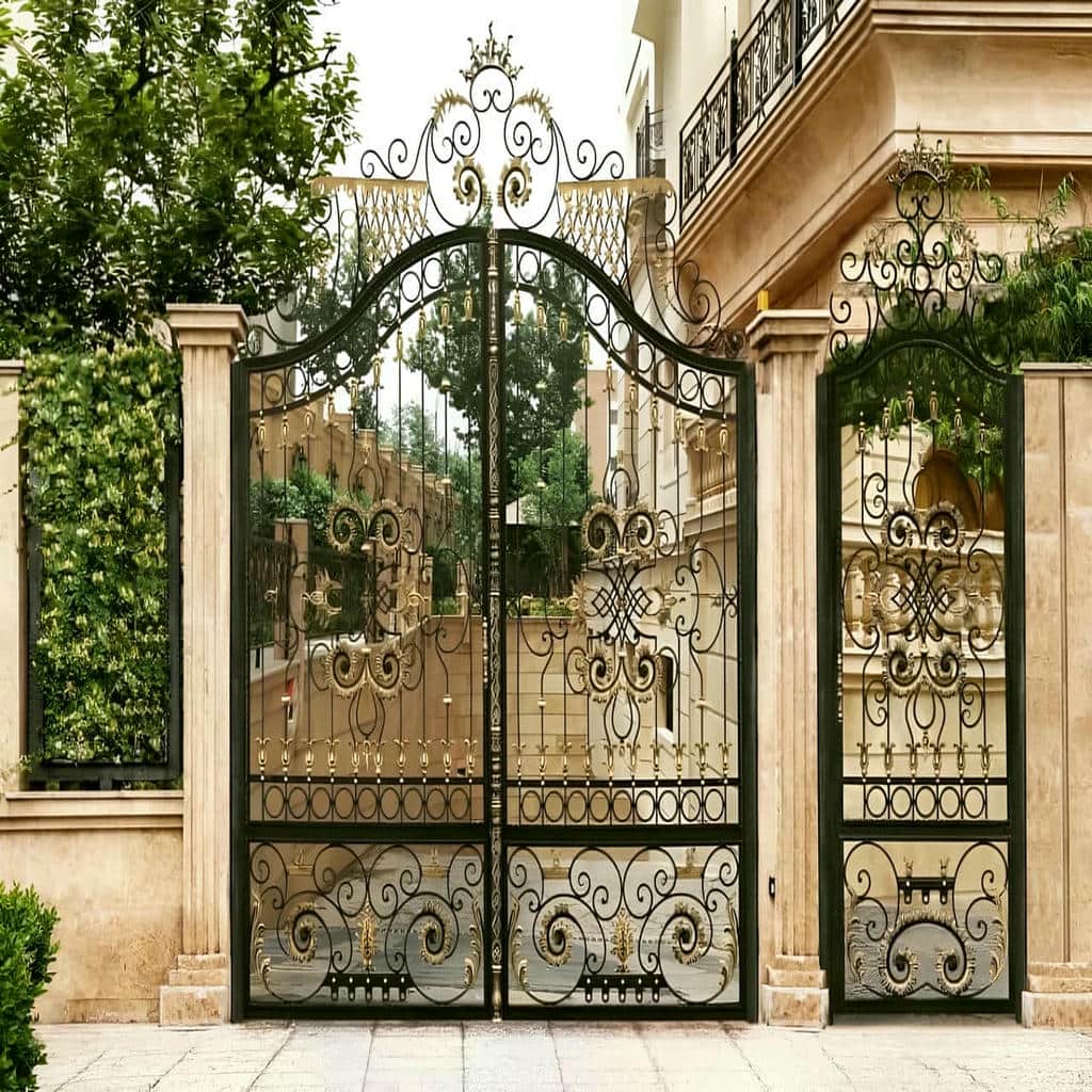 نصب درب پارکینگ دو لنگه عریض دستی در برابر اتوماتیک