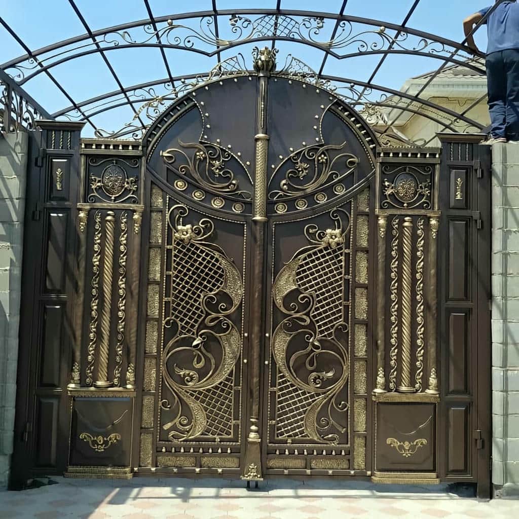 نصب درب ویلایی قاب دار محوطه لولایی