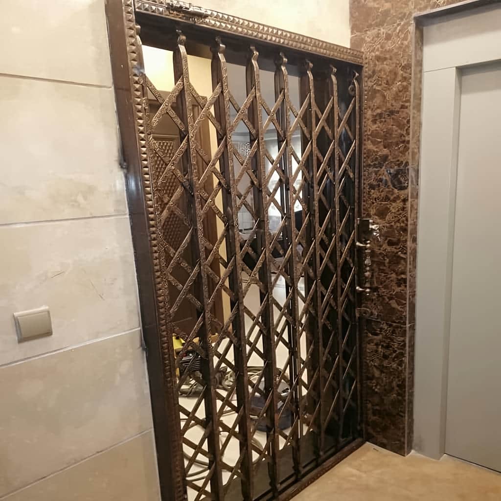 حفاظ کرکره ای طرح مدرن ورودی
