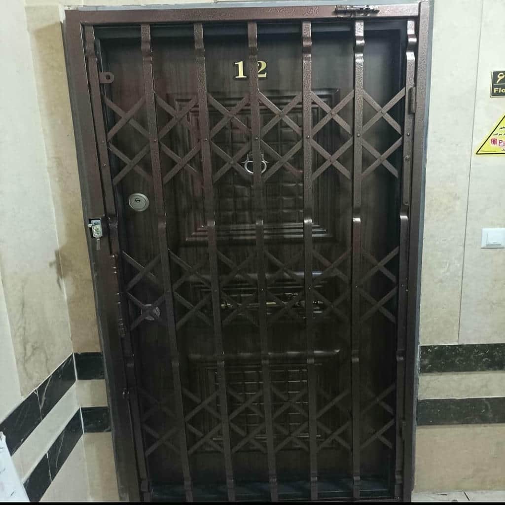 درب آکاردئونی آپارتمان با مدل مدرن لوزی