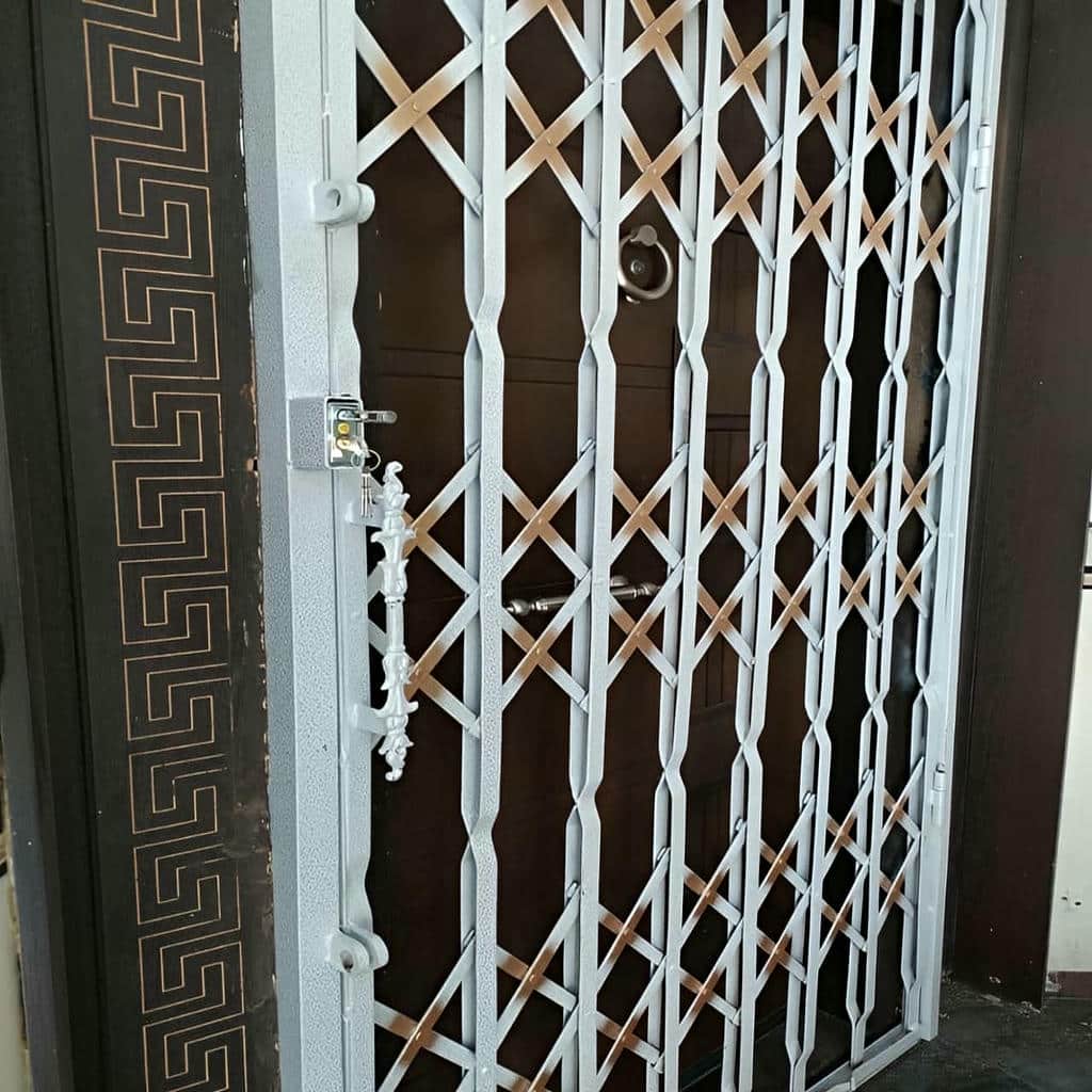 گارد ورودی ساختمان مدرن