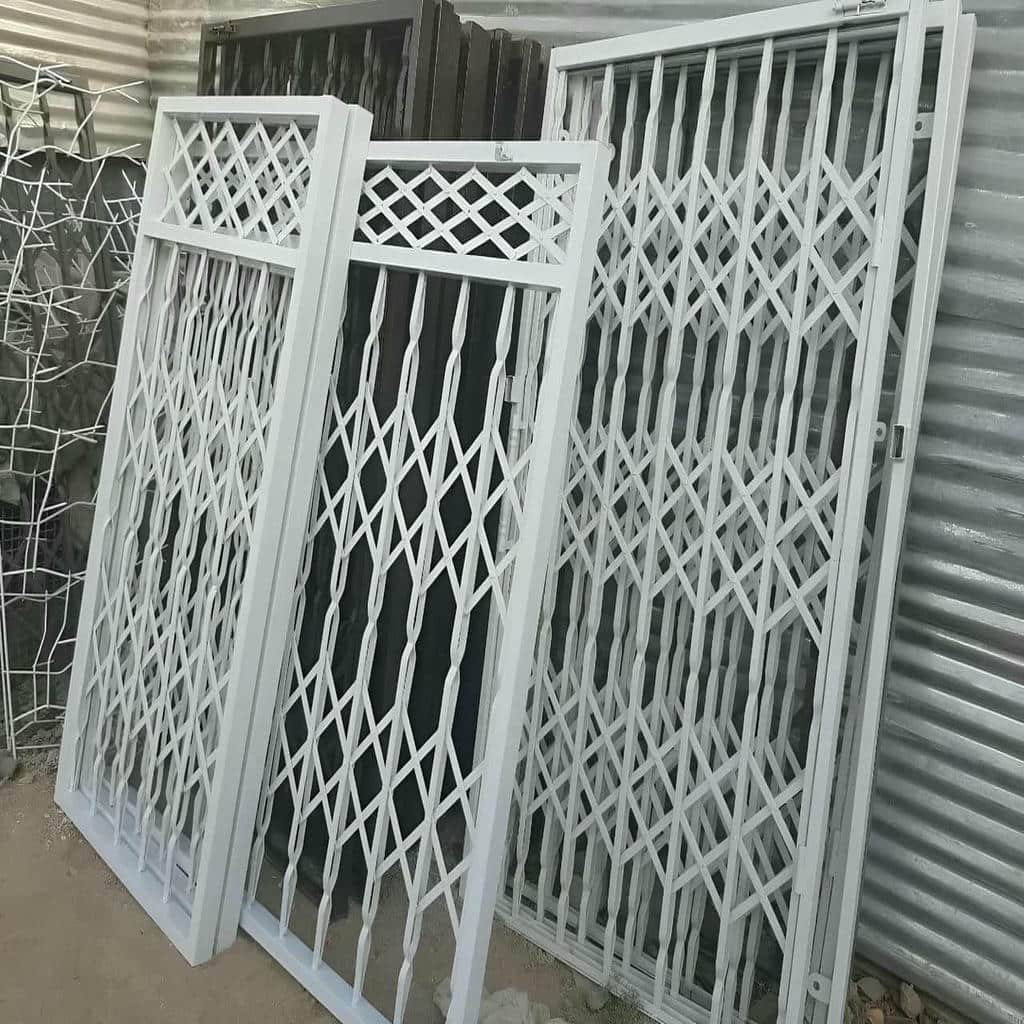 حفاظ آکاردئونی ورودی ساختمان