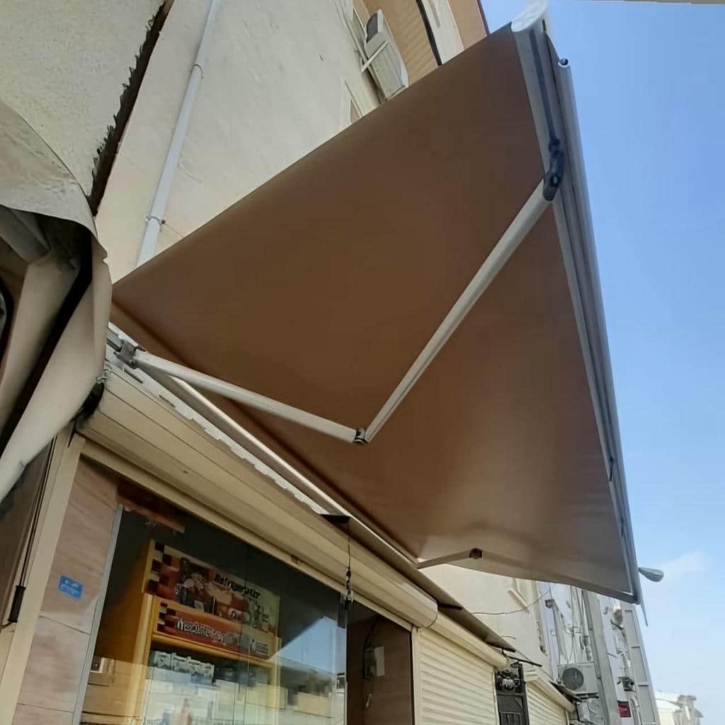 سازه سایبان با رنگ هماهنگ