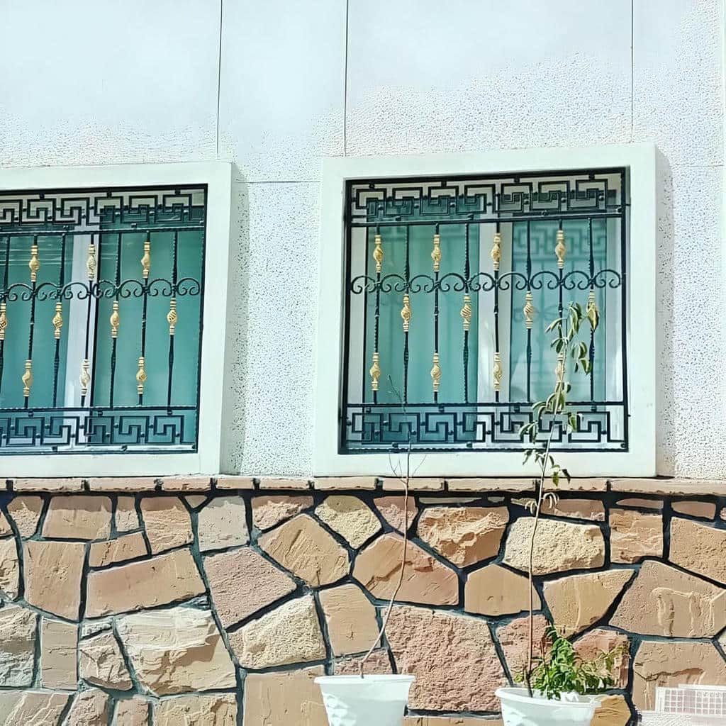 نرده پنجره آهنی مشکی