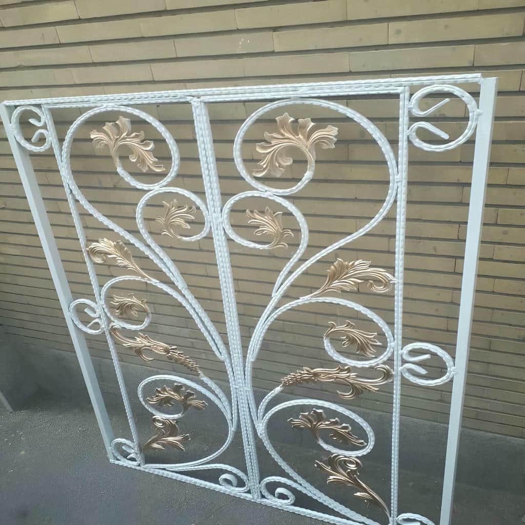 مرکز سفارش حفاظ پنجره ویلایی سفارشی برای نمای مدرن و مینیمال