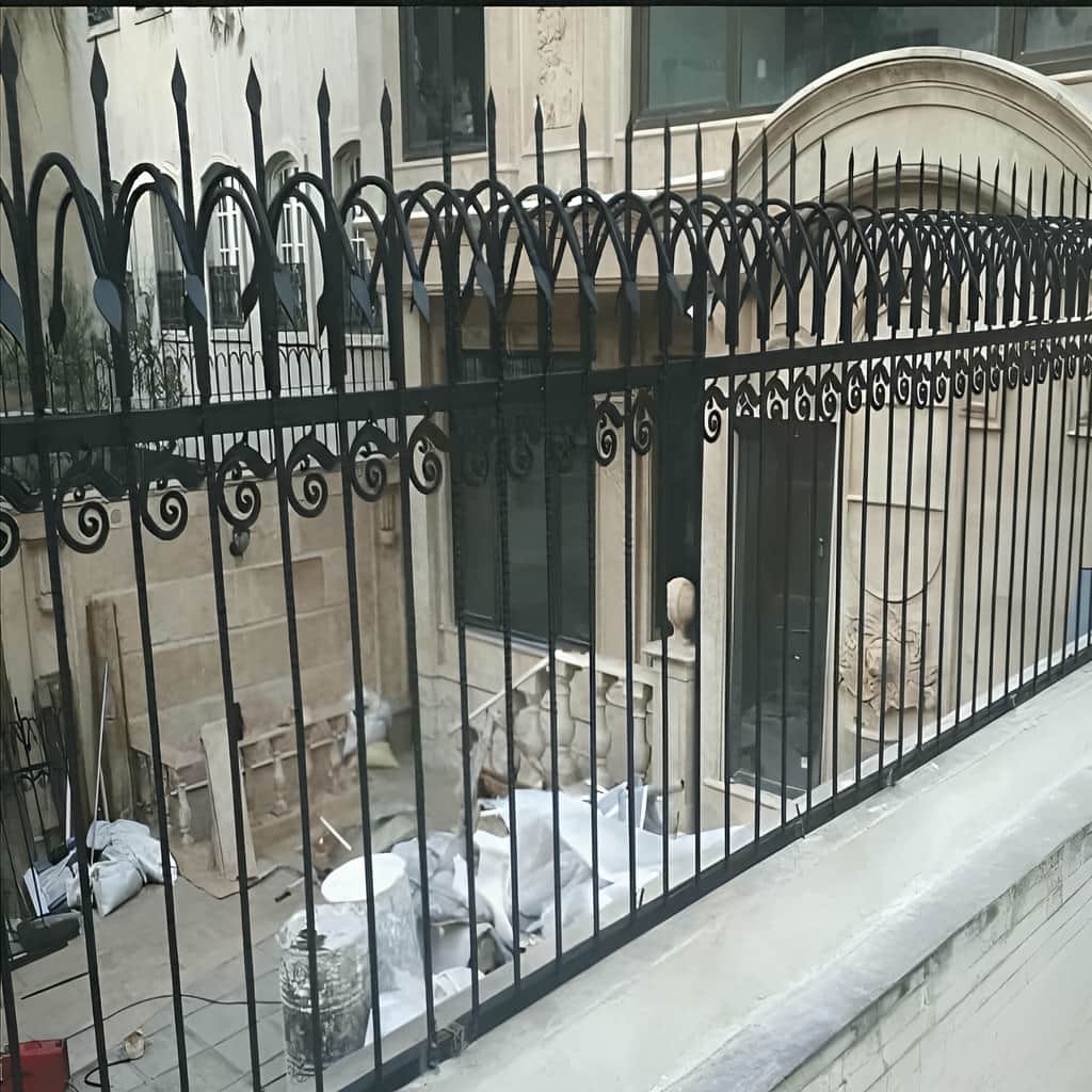 نرده دیوار با رنگ کوره ای