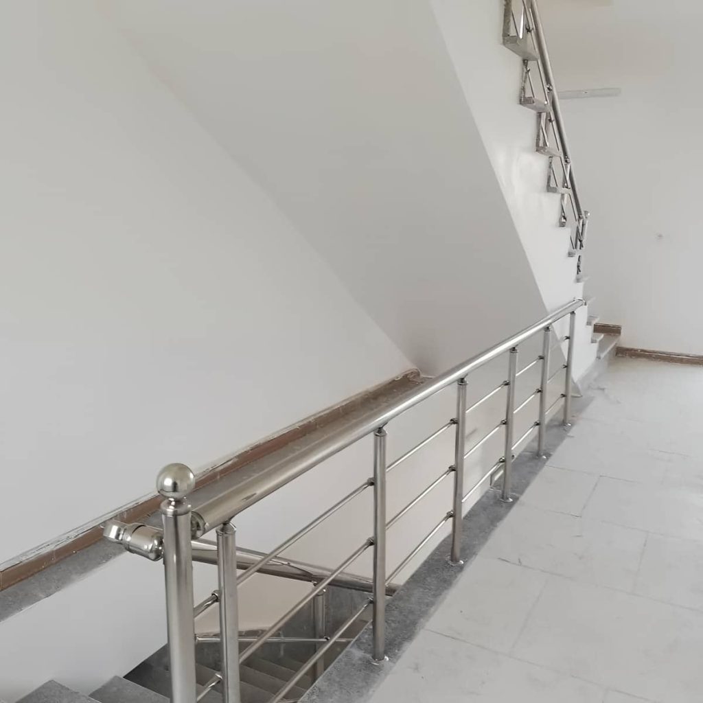 نرده بالکن استیل براق