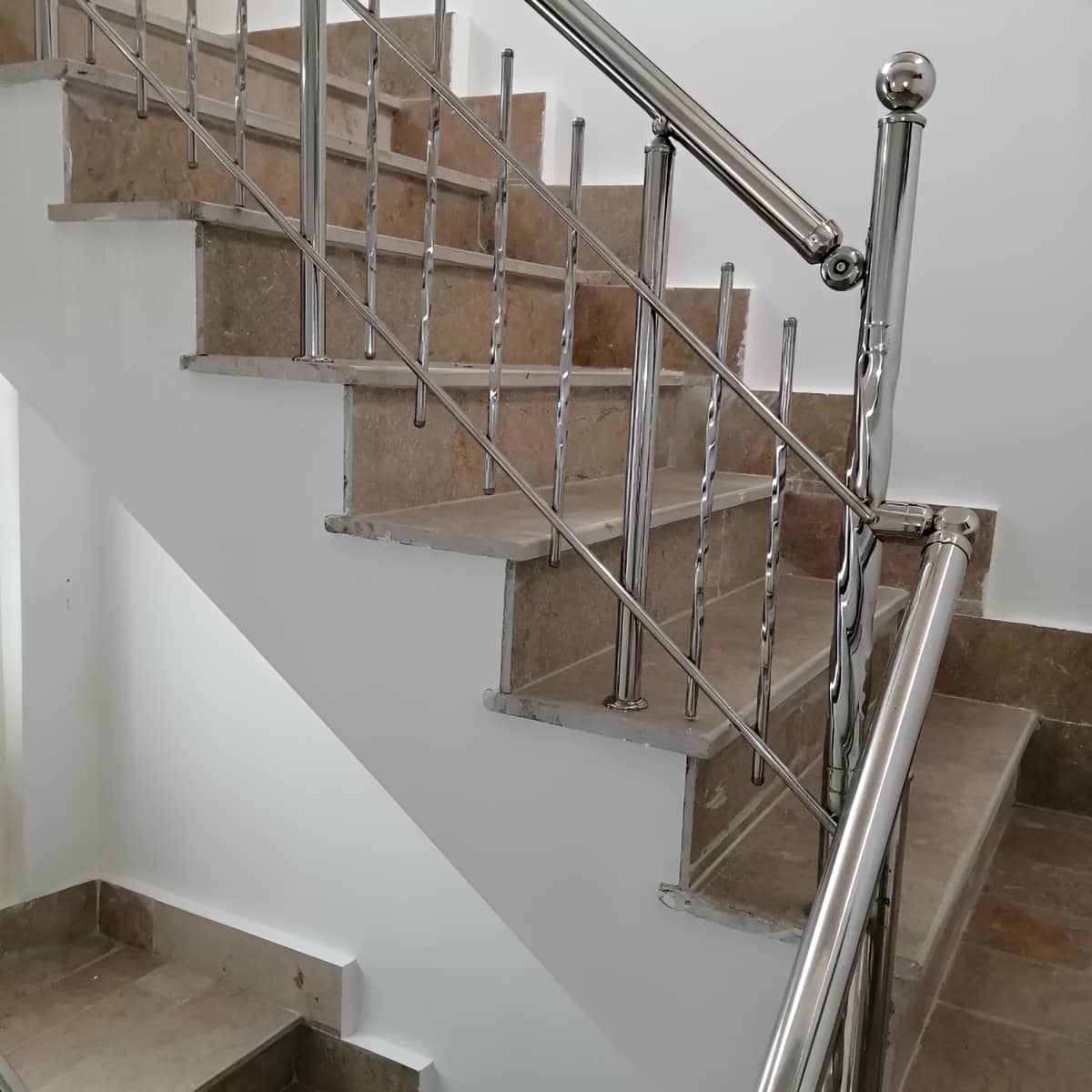 نرده استیل بالکن با طراحی سفارشی