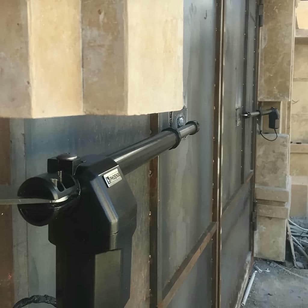 مرکز فروش جک ریموت دار هماهنگ با نمای مدرن و مینیمال