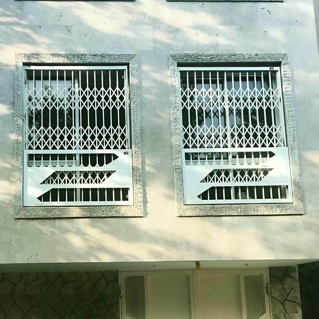 حفاظ پنجره متحرک مشکی
